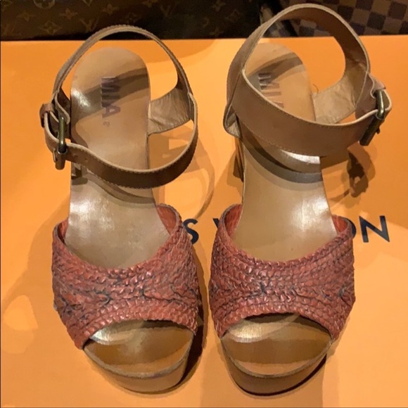 MIA leather and wooden heel clogs/platforms size 10 - Picture 2 of 4